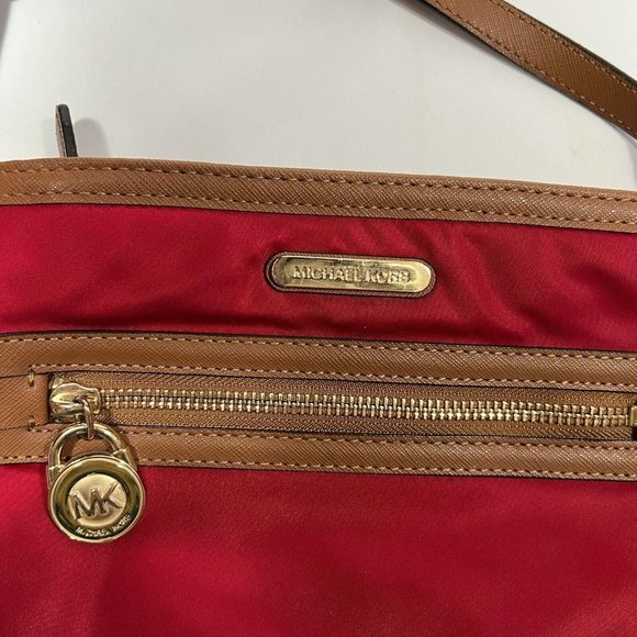 Michael Kors Red Jet Set Nylon Leather Crossbody Bag Purse Size Medium Zipper - Picture 4 of 9